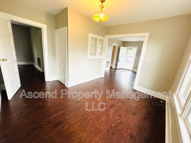 2001 Portland St – photo 3