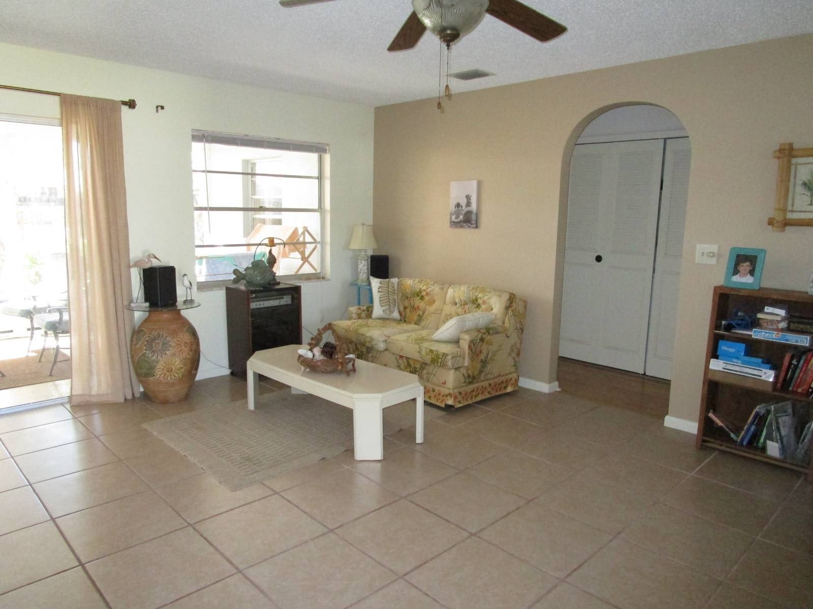 2641 Greenacre Dr – photo 3