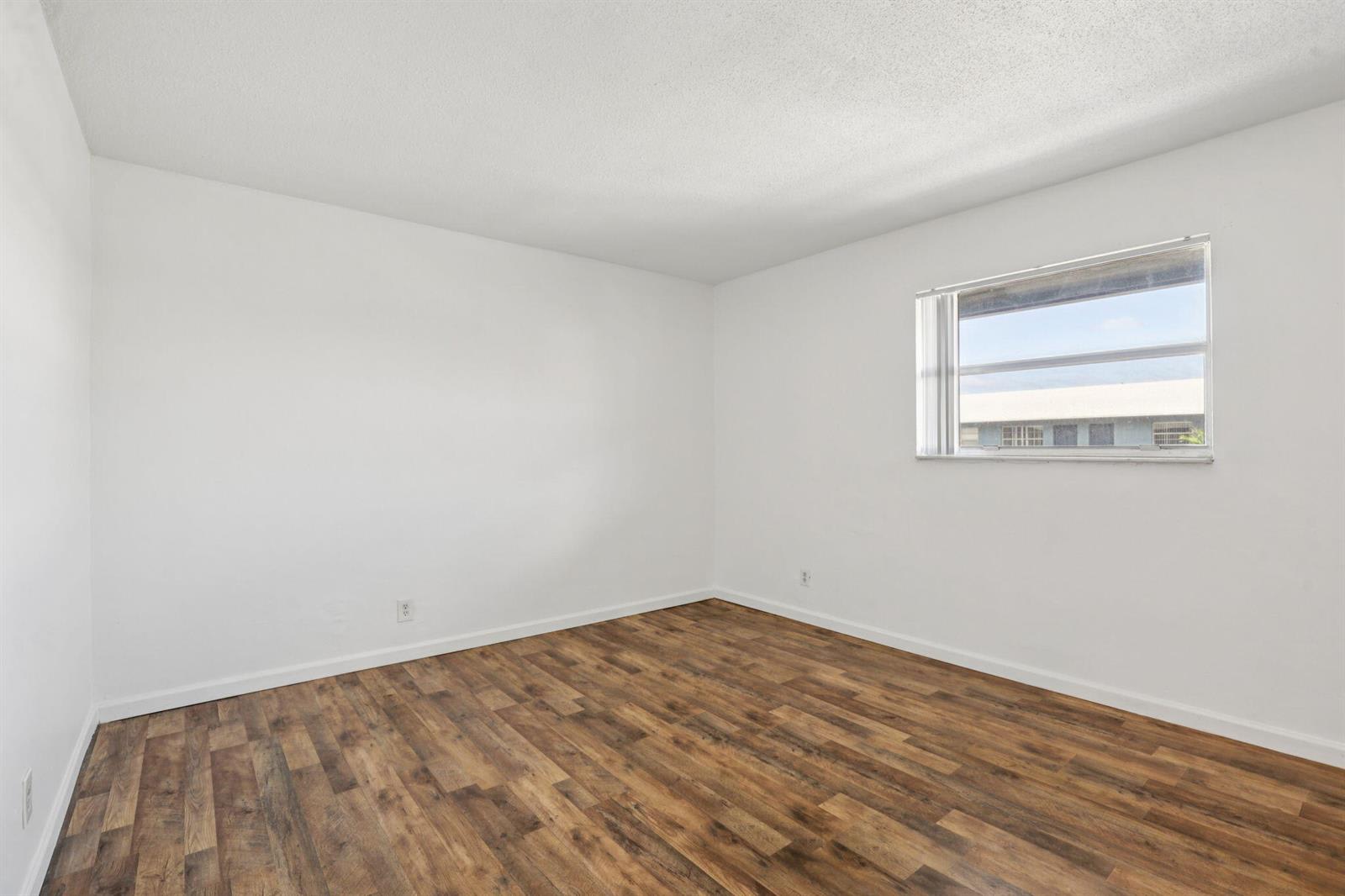 210 Ne 38th St – photo 5