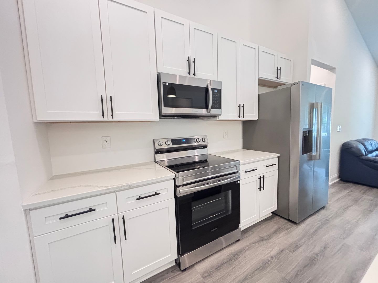 Like New Home! Three-Bedroom, Two Bath, Furnished home Is Now Available in Castlewood! – photo 2