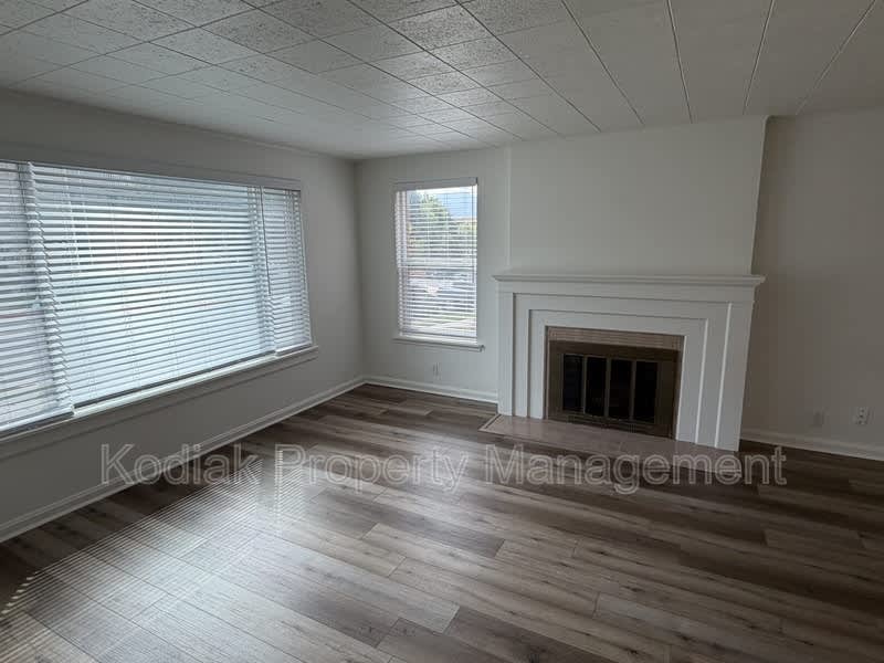 237 N Center St – photo 4