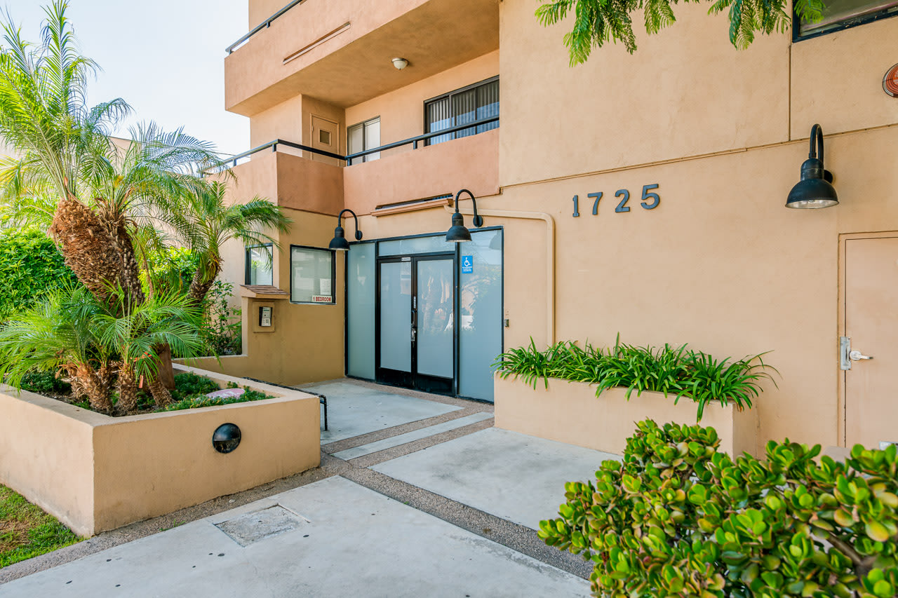 1723 Grismer Ave – photo 5