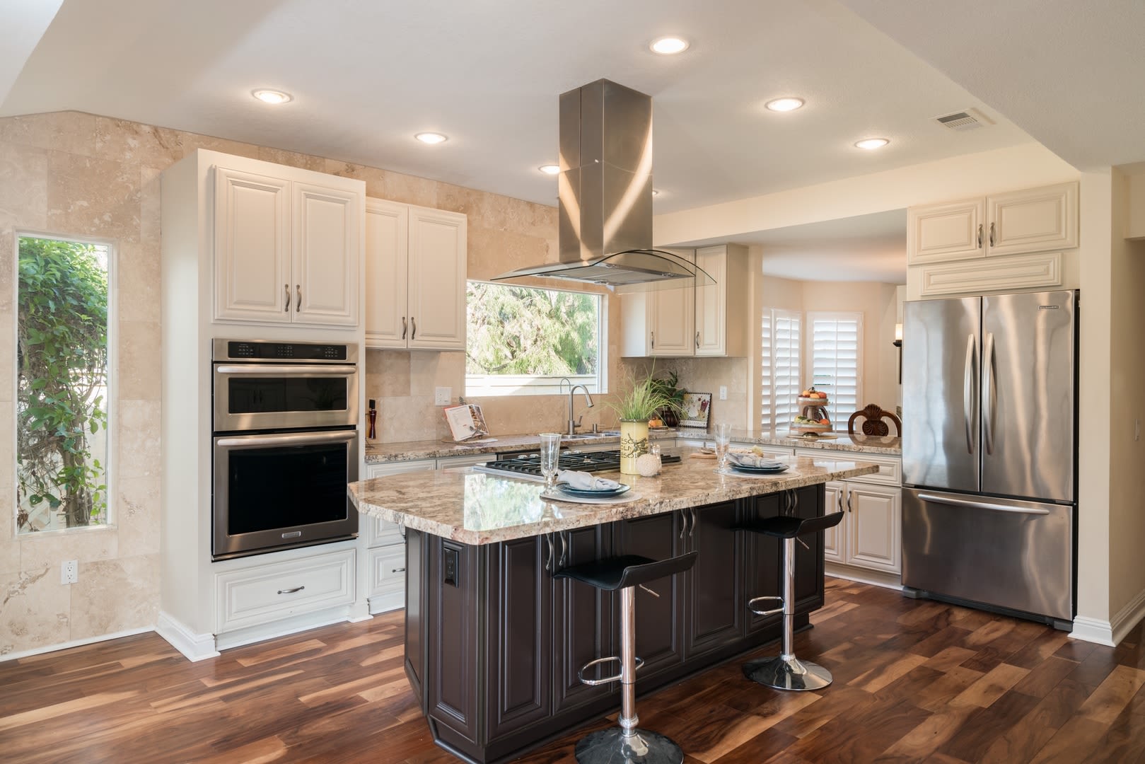 Gorgeous Upgraded Tamarack Point Home With Remodeled Dream Kitchen & West Facing Yard! – photo 5