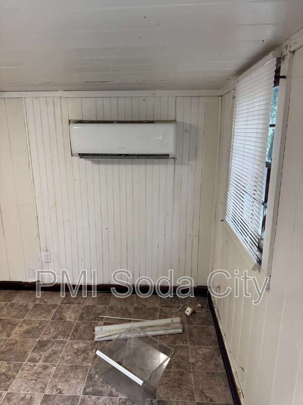 211 E Brooks St – photo 5