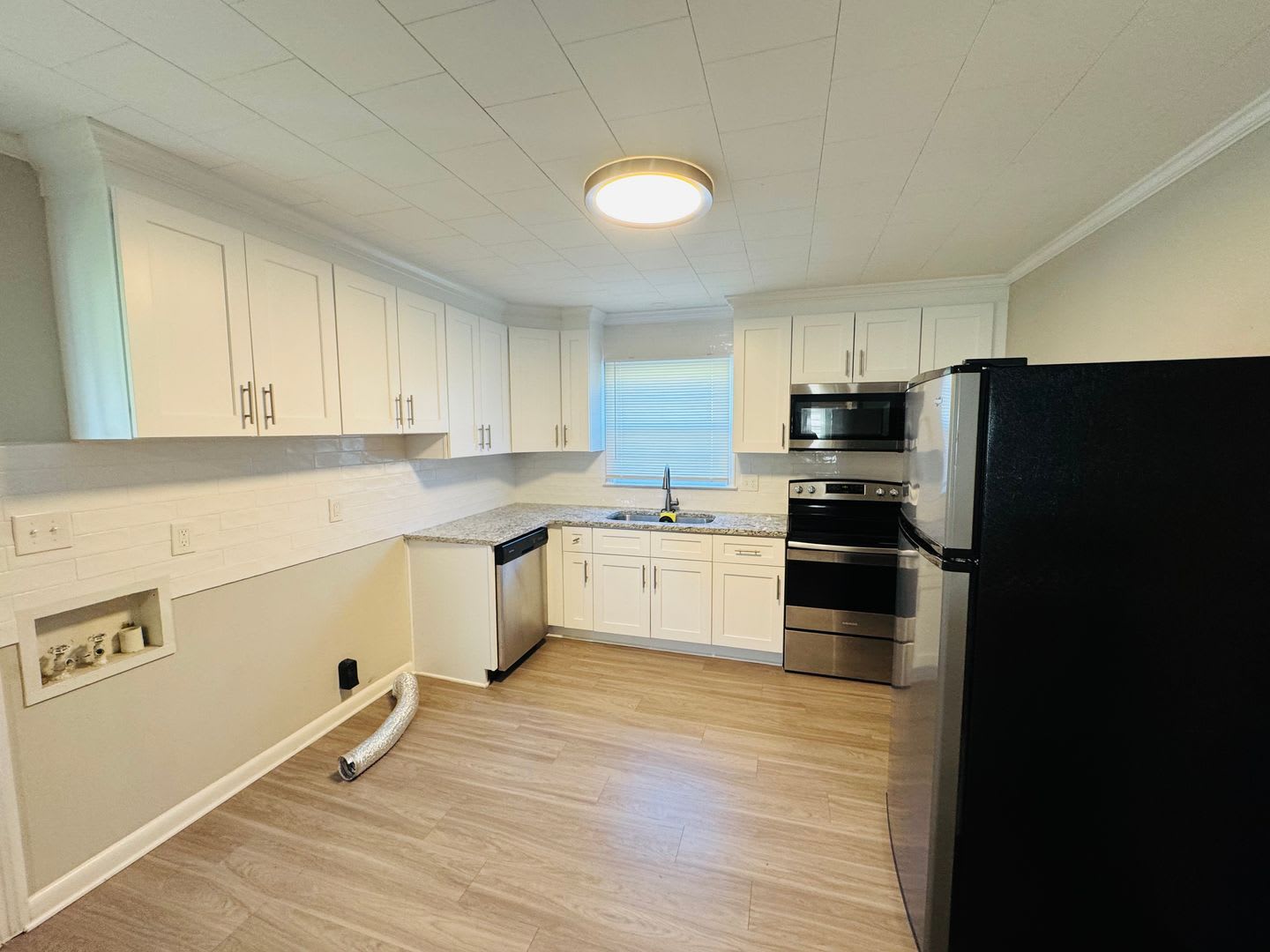 799 Sunderland Rd – photo 3