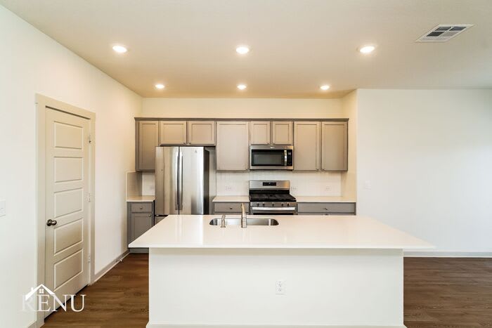 13709 Mcarthur Drive – photo 4