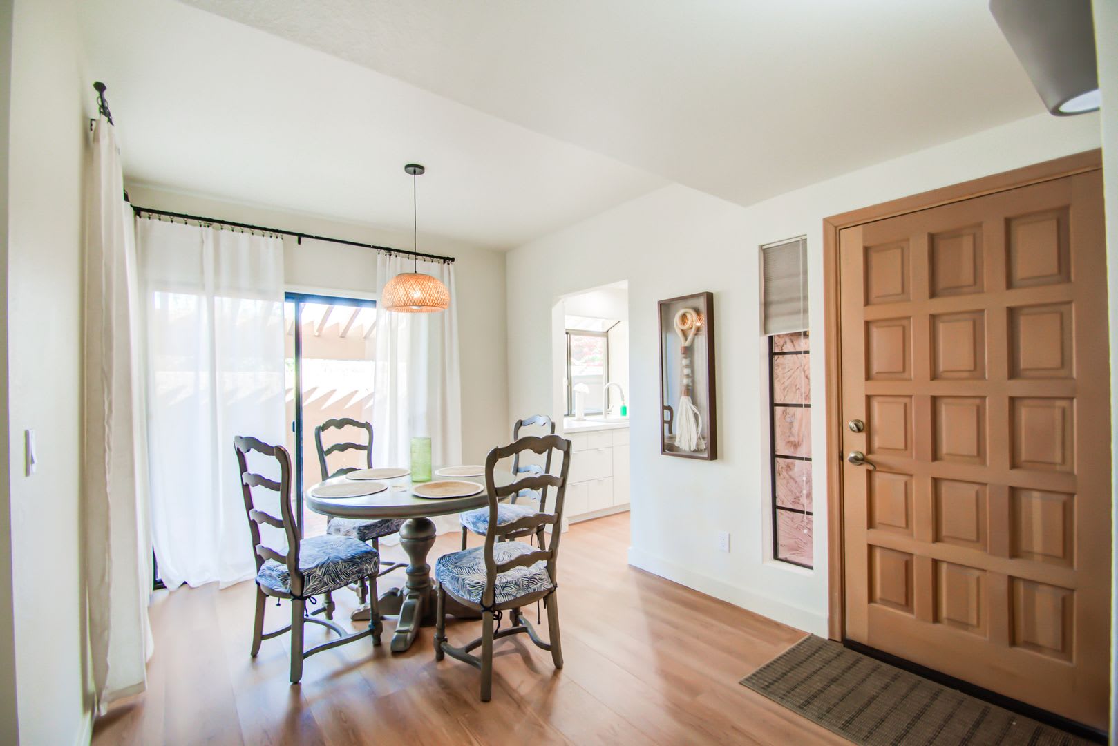 Stunning Fully Furnished Rental! – photo 5