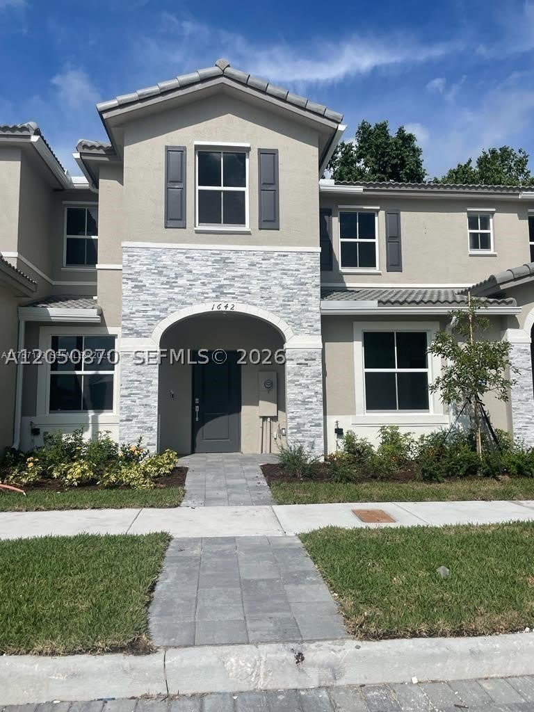 1642 SE 26th Ter – photo 1