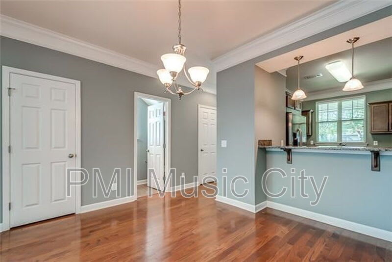 2324 Knowles Ave – photo 5
