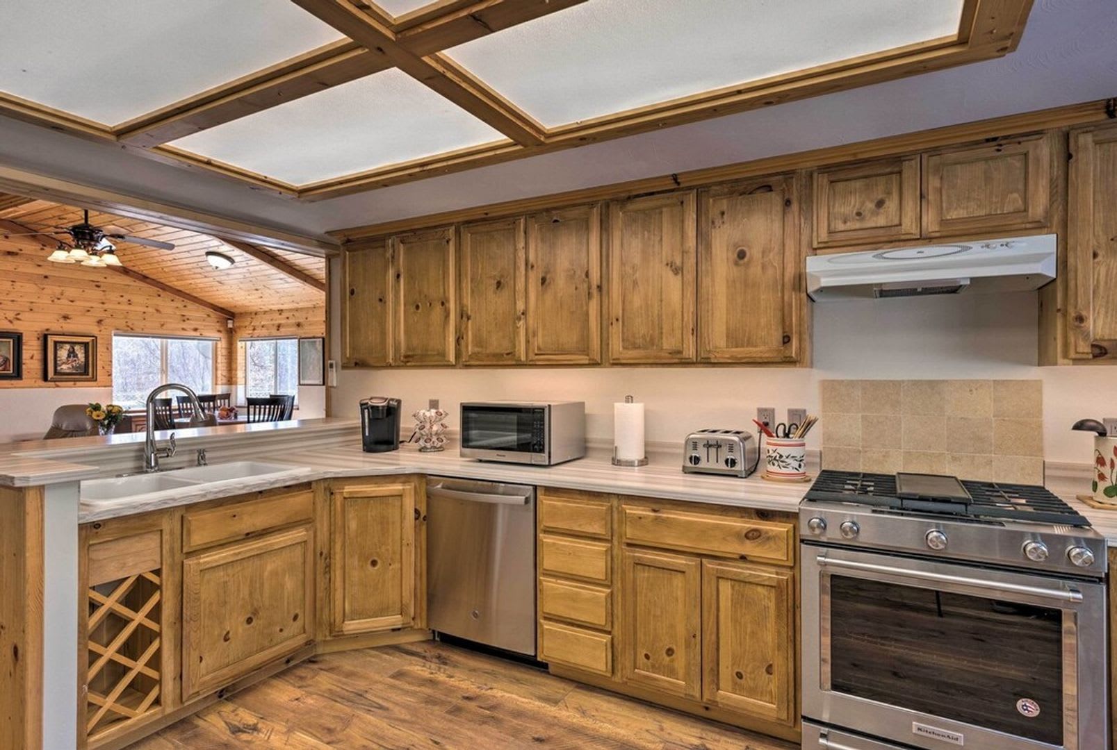 Gorgeous 2 Bed, 1.5 Bath Cabin Retreat on Big Creek – photo 4