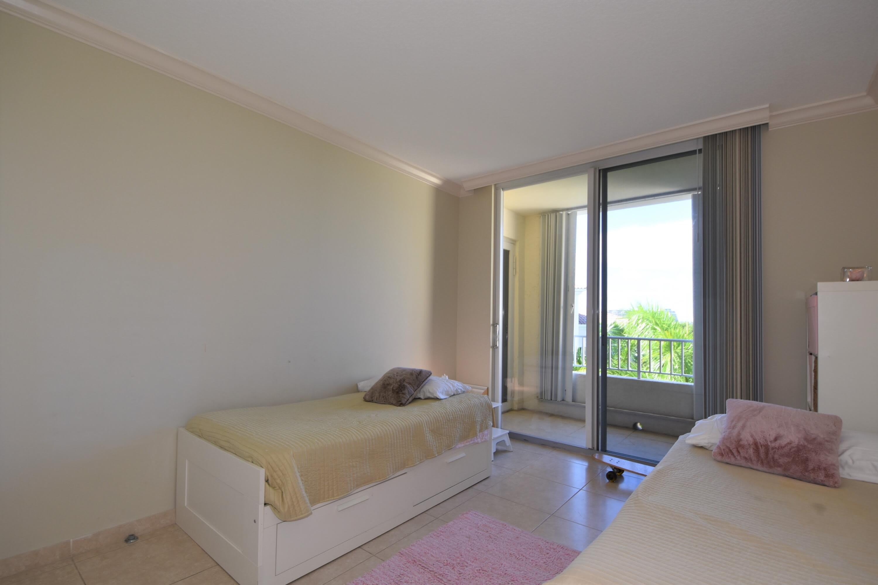 707 CRANDON Boulevard – photo 4