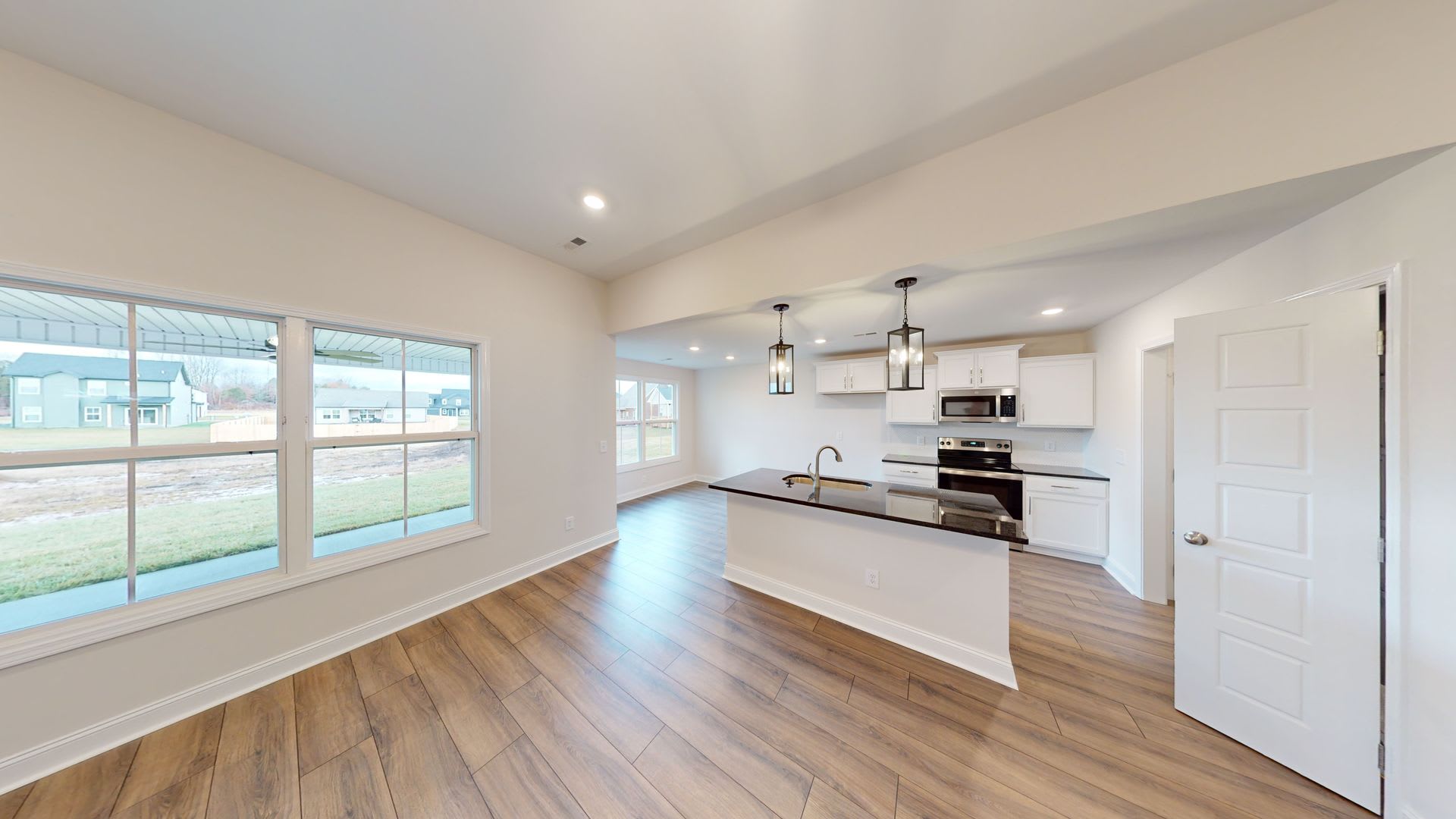 Open-Concept Home with Modern Upgrades Featuring Hardwood Flooring and Open Kitchen – photo 5