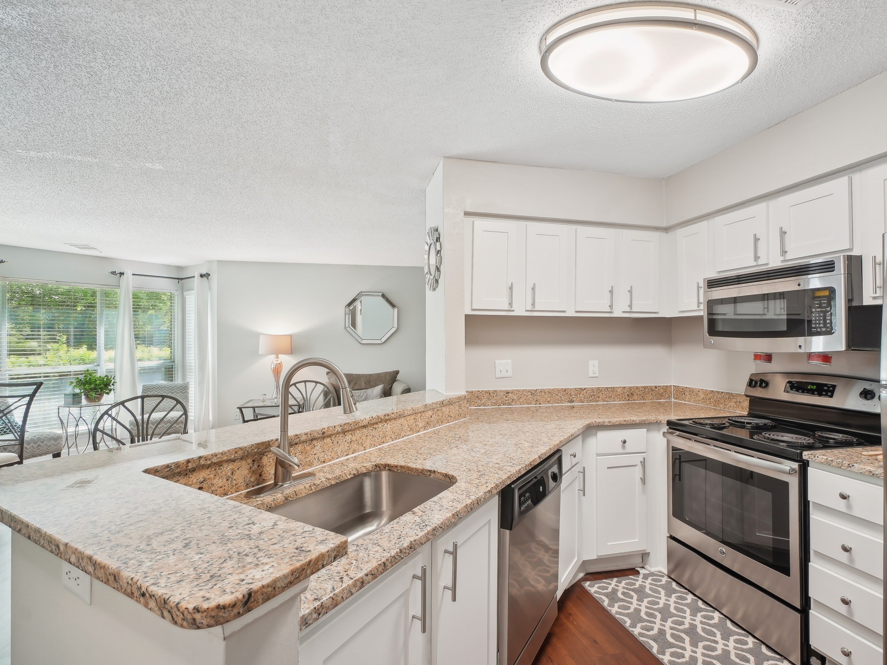 University Ridge Apartments – photo 4