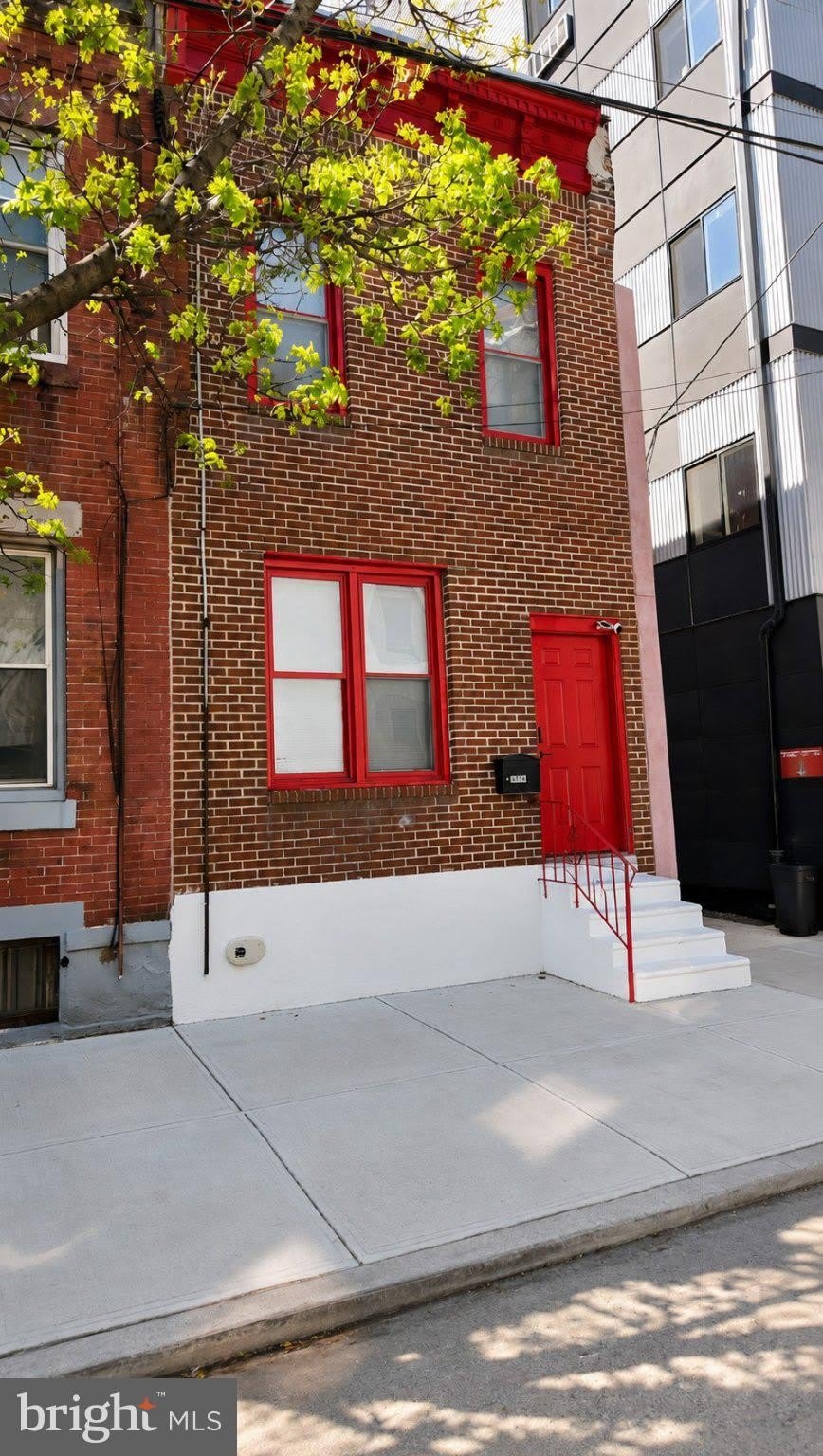 1558 N RANDOLPH Street – photo 2