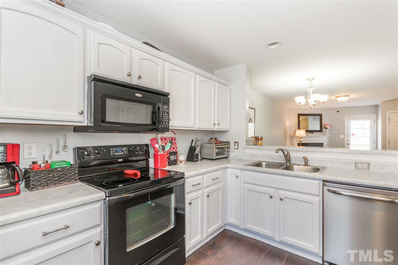 Room in 3 Bedroom Townhome at Big Bass Dr – photo 2
