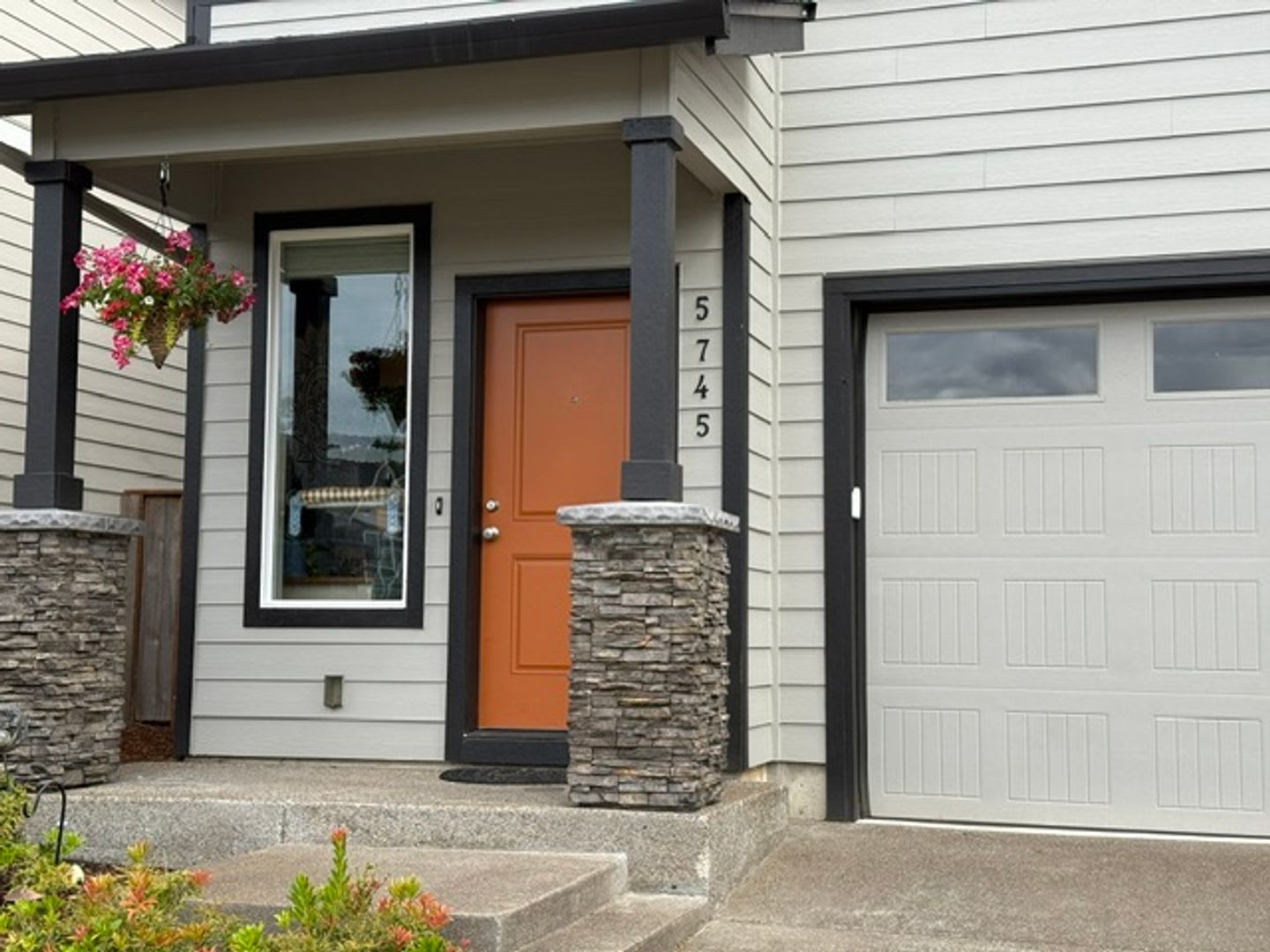 Air Conditioned 3 Bed 2.5 Bath – photo 1