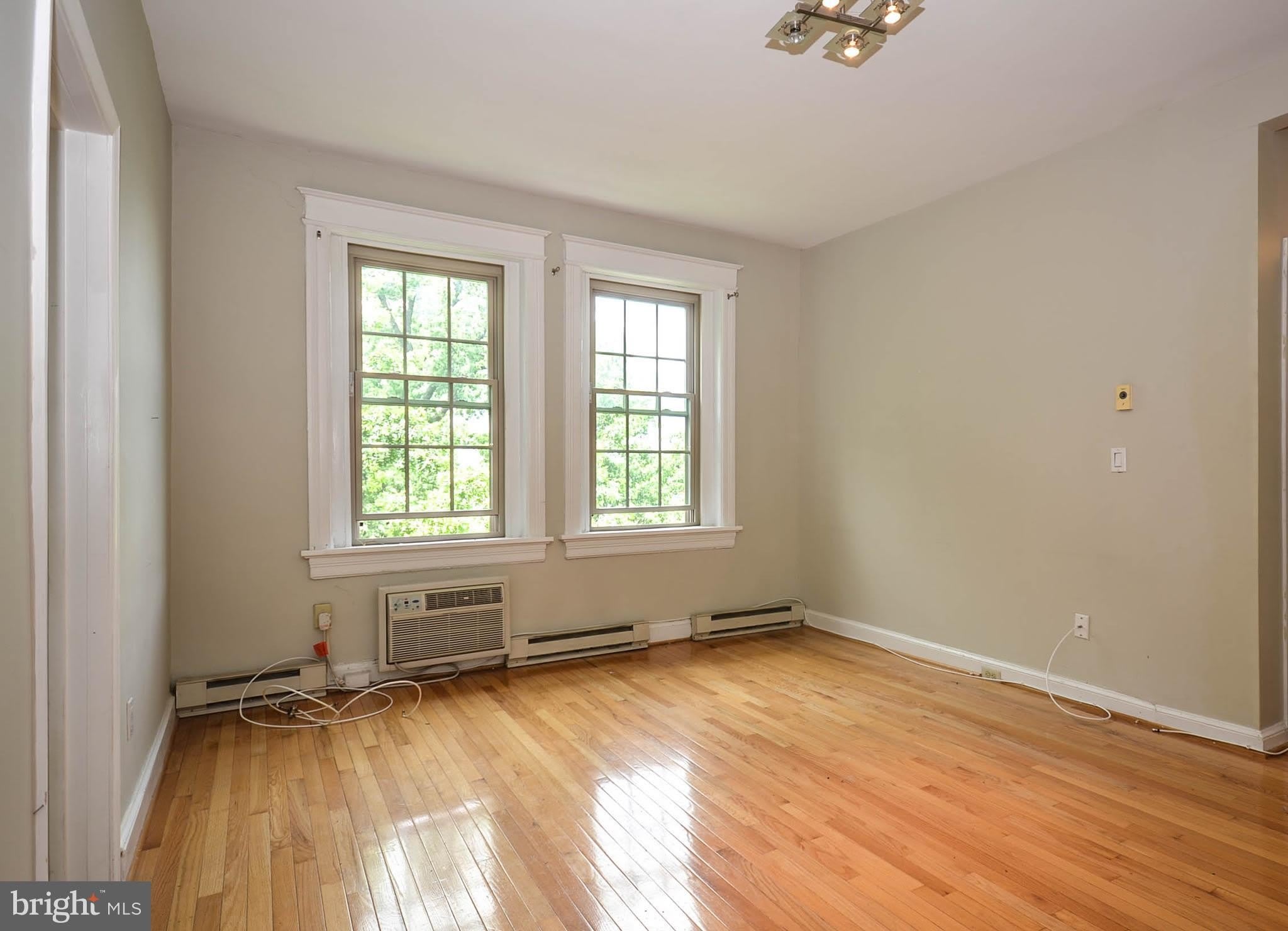 2010 KALORAMA Road NW – photo 4