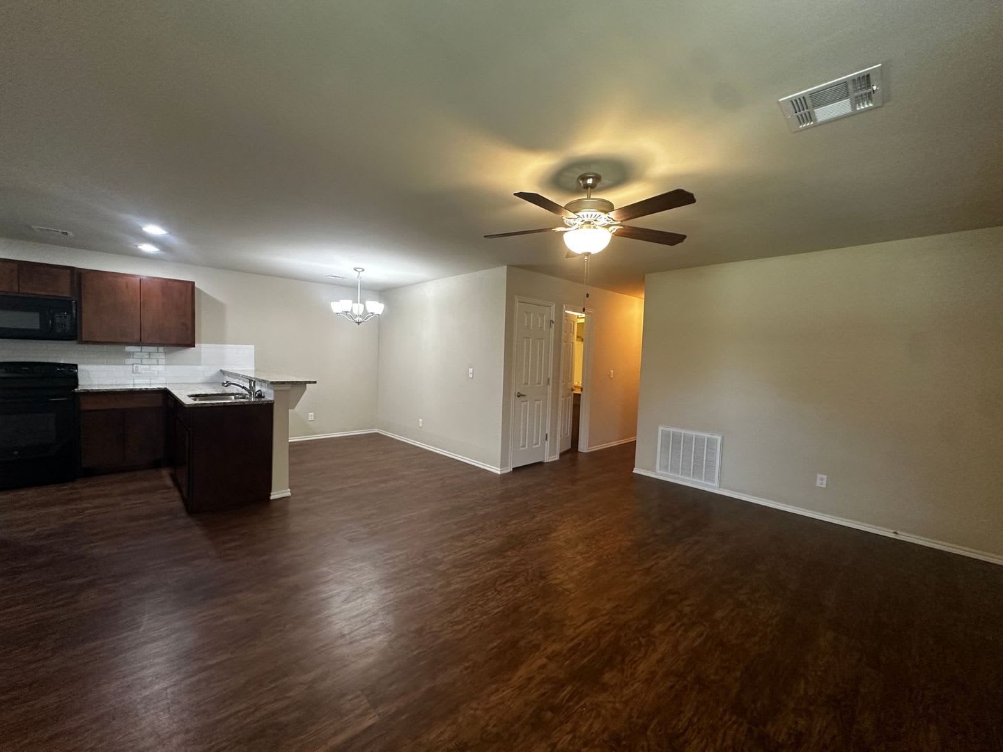 3 Bedroom 2 Bathroom 2 Car Garage Duplex In Moore – photo 5