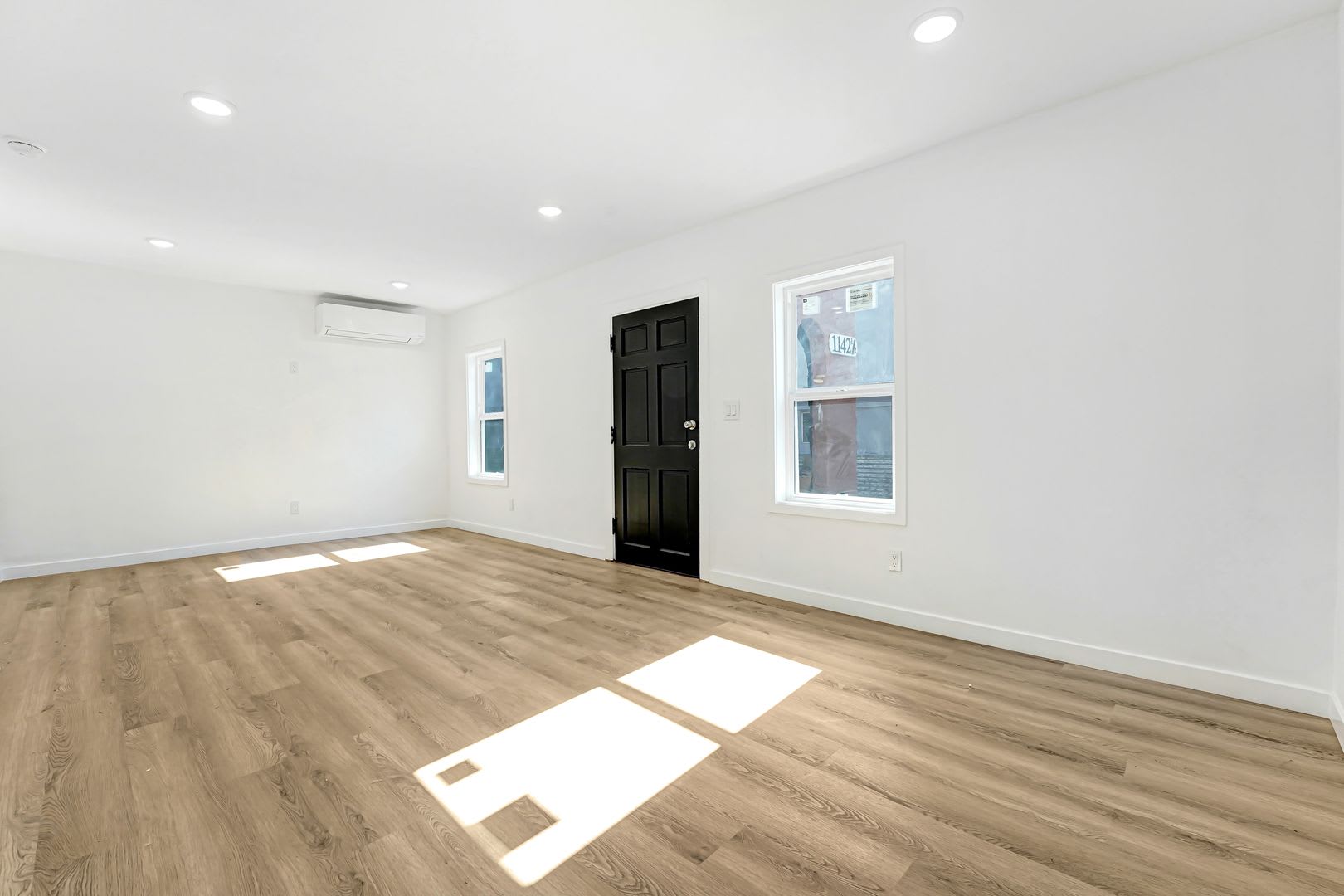 Newly Remodeled 1 Bedroom / 1 Bath with IN-UNIT Laundry in the Heart of Hollywood! – photo 5