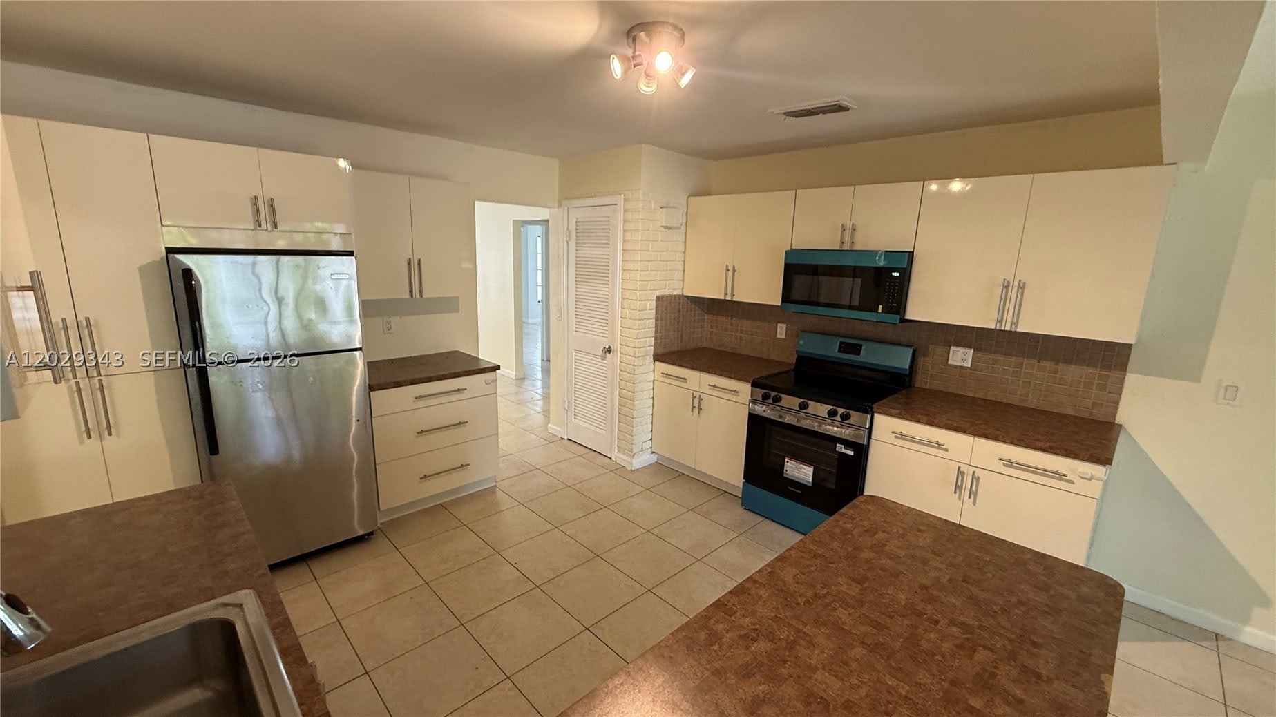 3199 Coral Hills Dr – photo 5