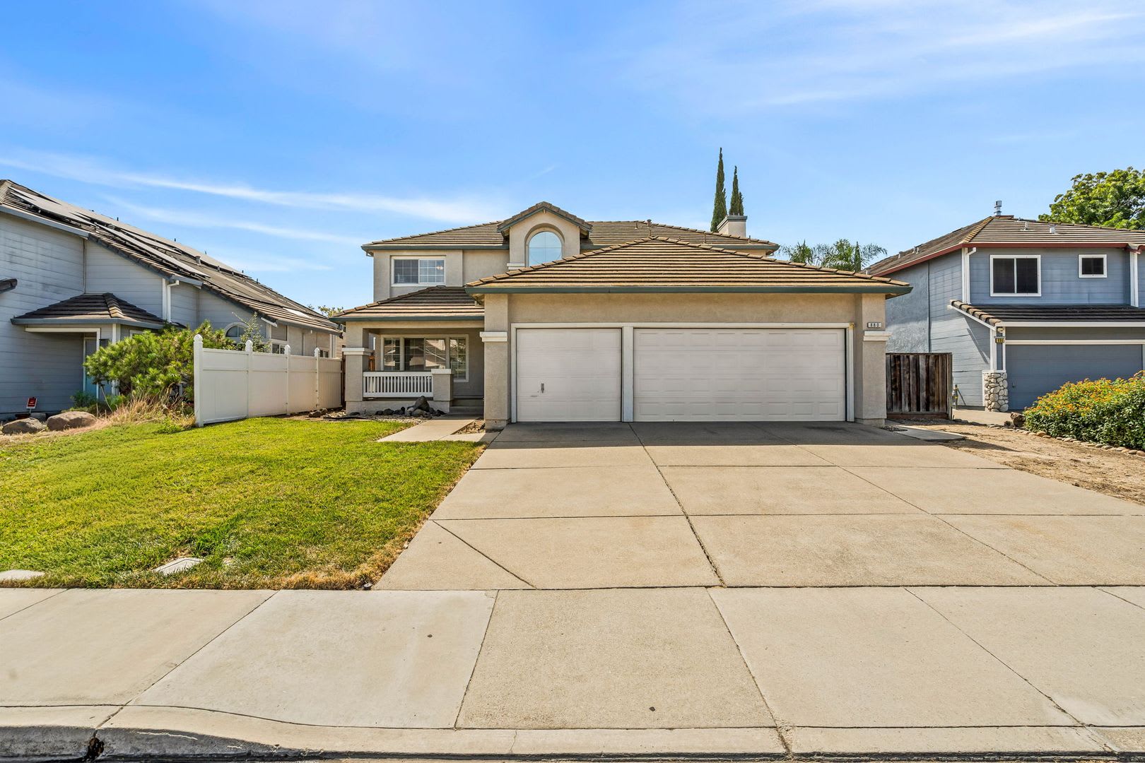 GREAT CENTRAL BRENTWOOD LOCATION! – photo 2