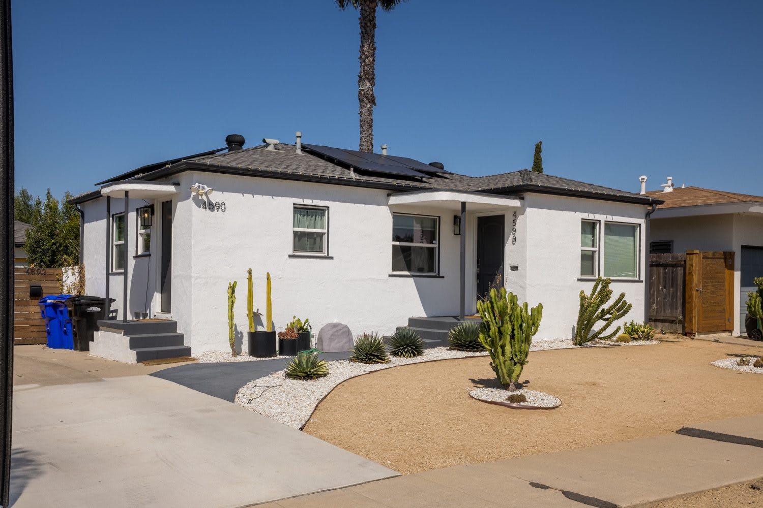 4590 Winona Avenue – photo 1