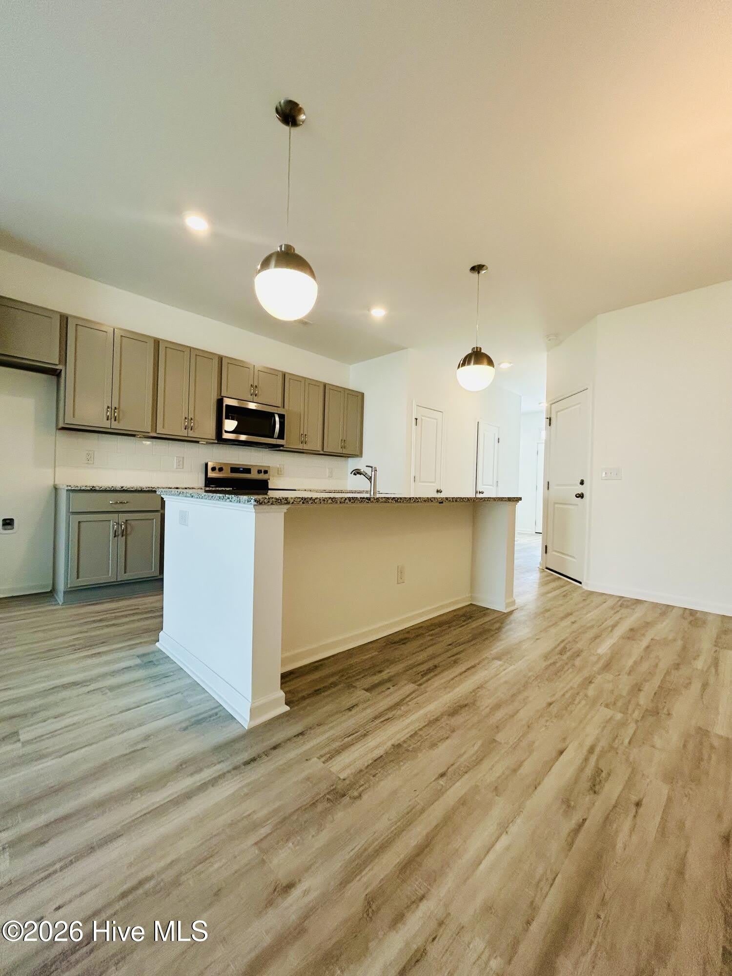 7126 Fisk Drive NE – photo 3
