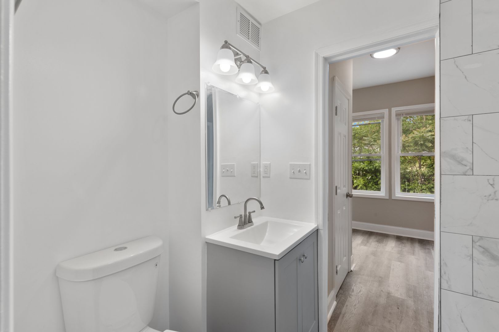 Newly Renovated 4 Bedroom Townhome For Rent – photo 2