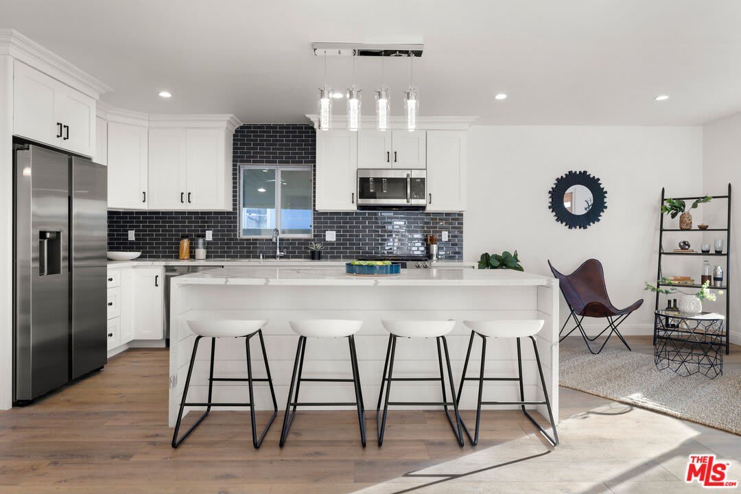 5928 Tobias Avenue – photo 2