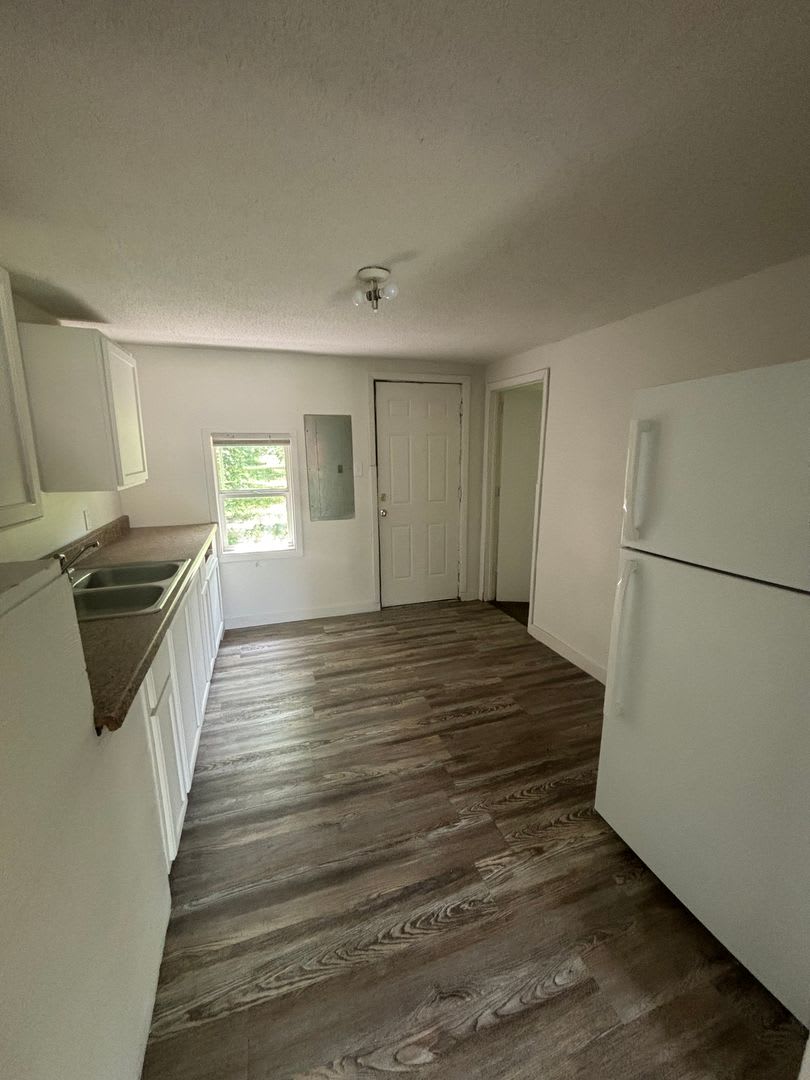 Charming home 2 bed 1 bath – photo 3