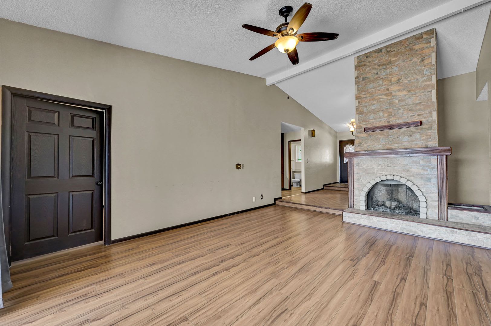 5-bedroom, 4-bathroom single-story home – photo 5