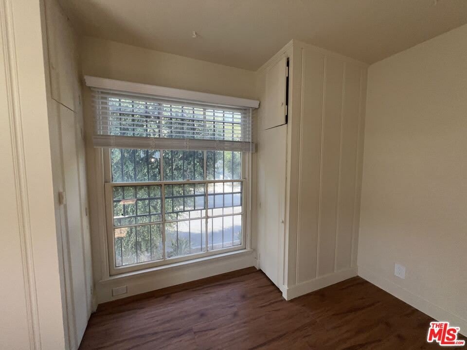 1306 1/2 S Mansfield Ave – photo 4