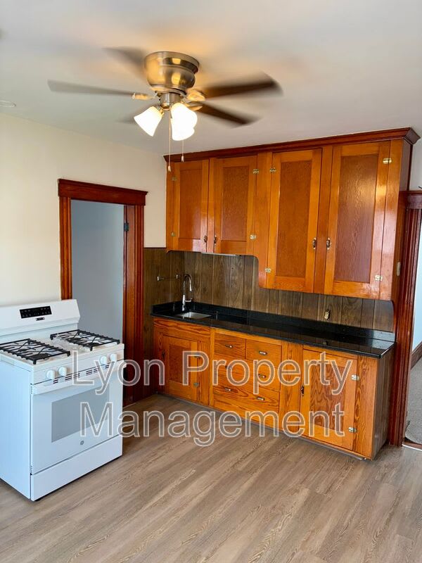 676 Grove St – photo 2
