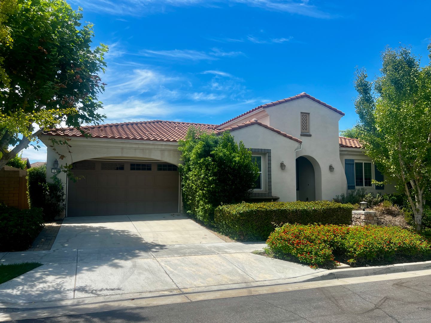 734 Laceflower Beautiful 3 Bedroom Irvine Home Upgraded Kitchen 2 Car Garage Fenced Backyard Yard Service Included – photo 2