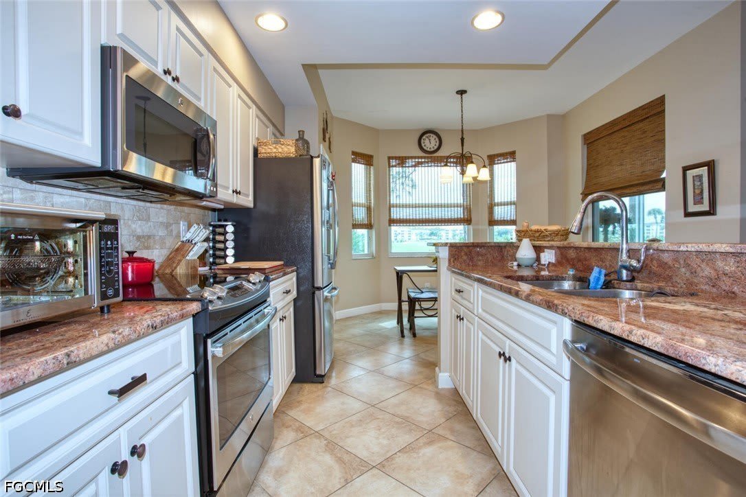 8076 Queen Palm Lane – photo 3