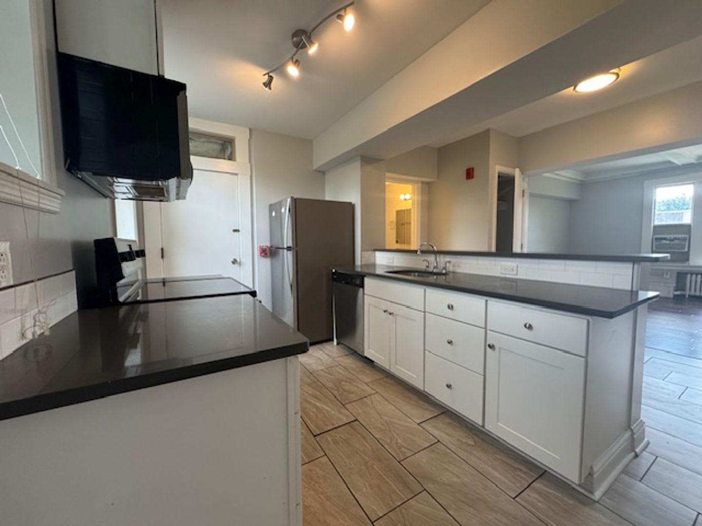 5721 5727 Elwood Street – photo 4