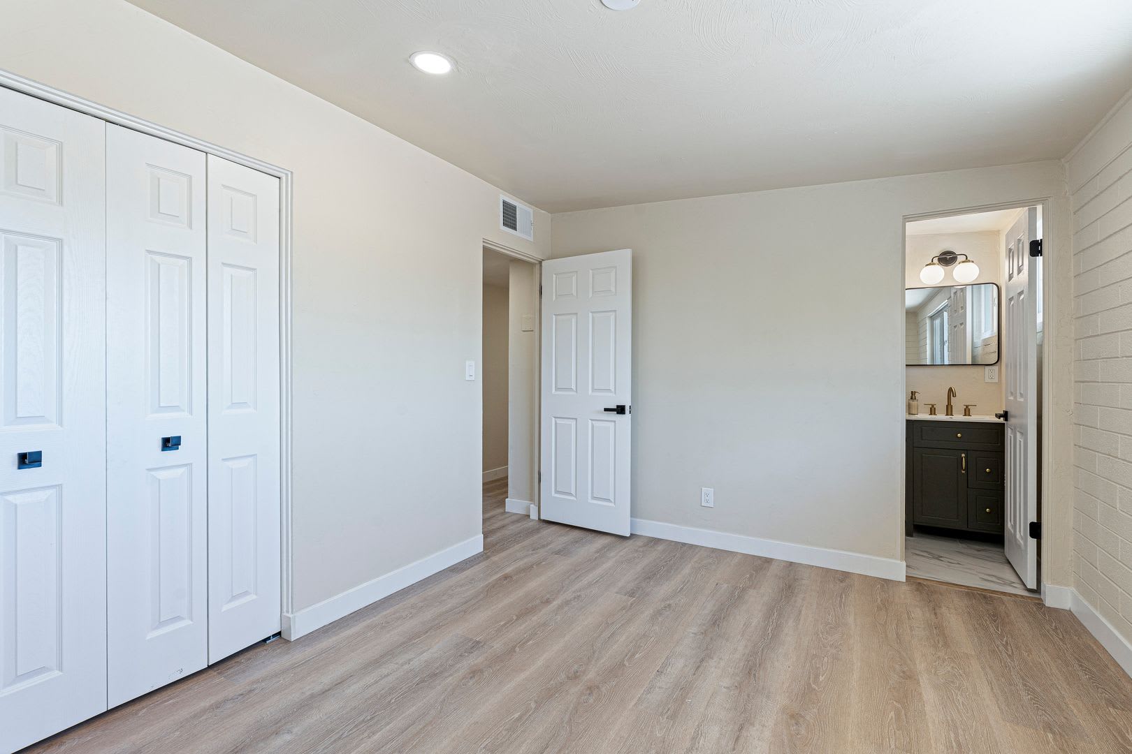4 Bedrooms PLUS Pool – photo 5