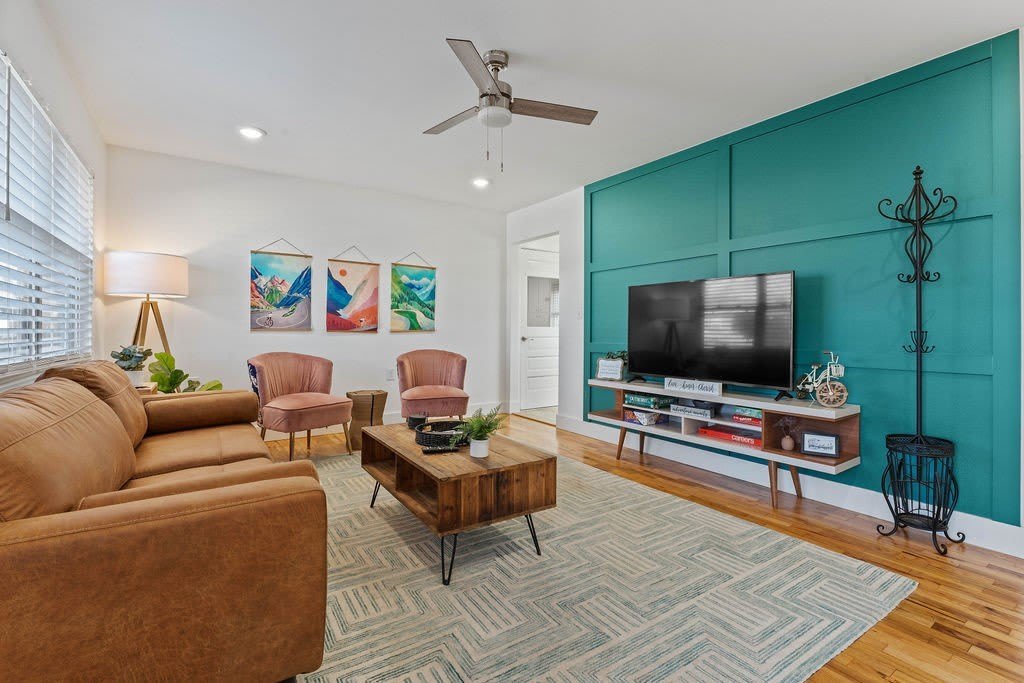 407 NW H Street – photo 2