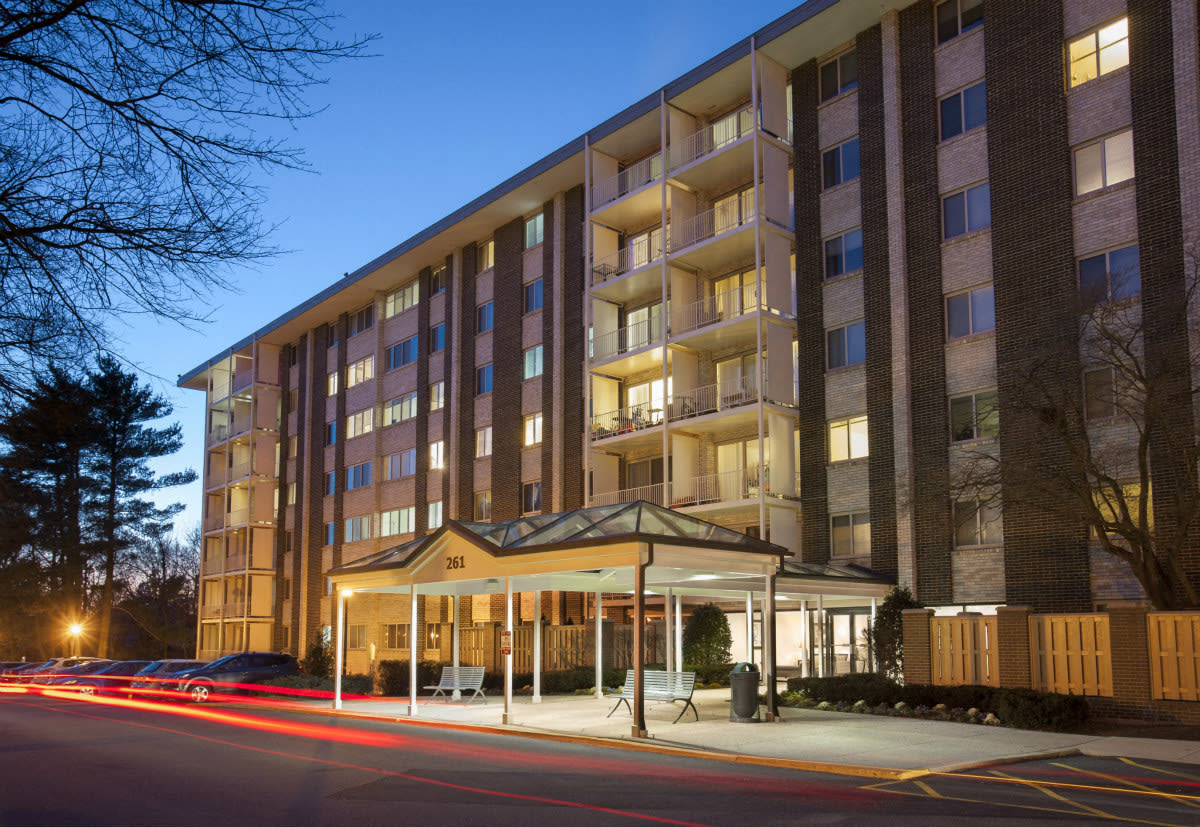 Congressional Towers – photo 1