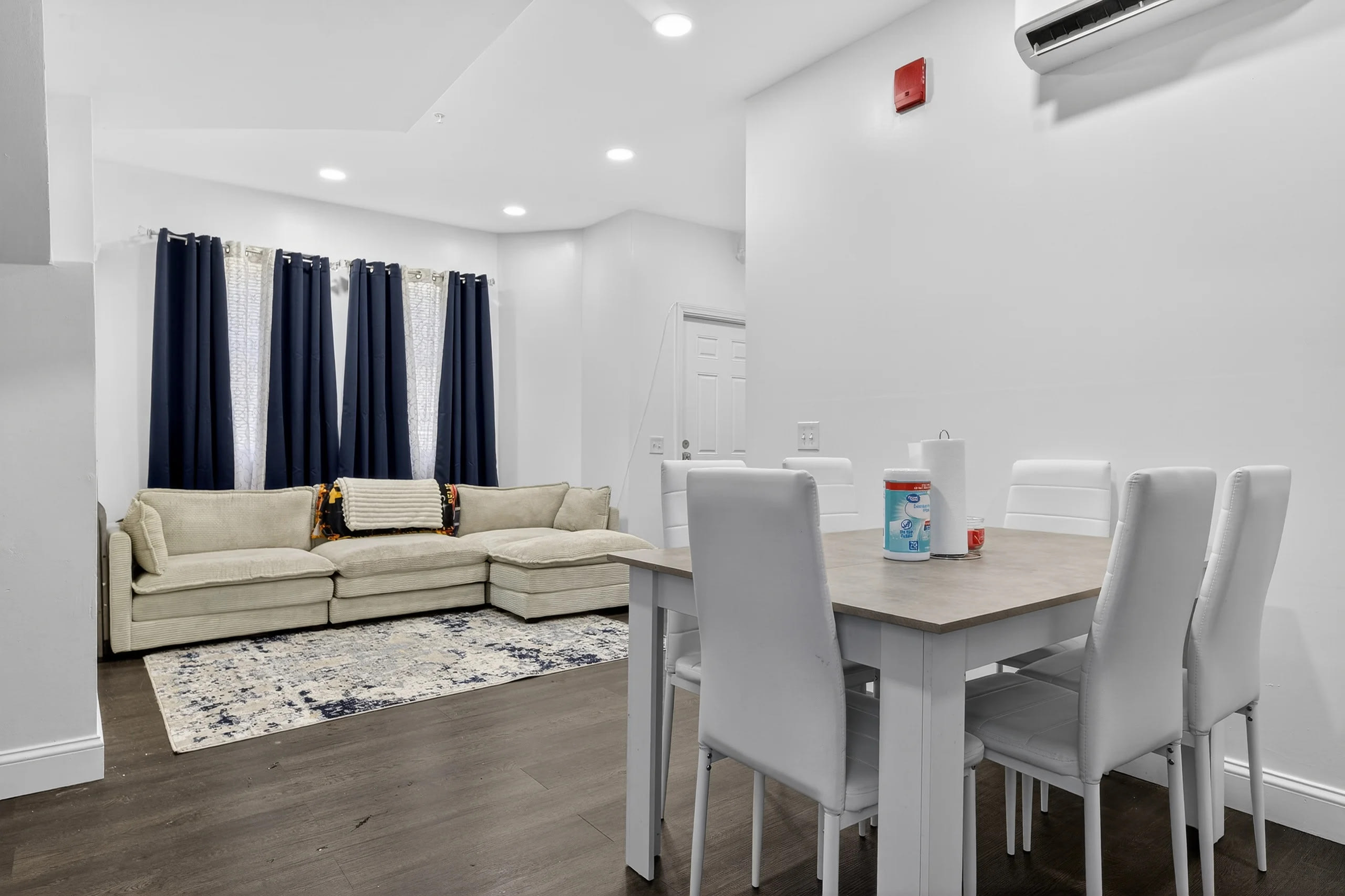 528 Charles St – photo 3