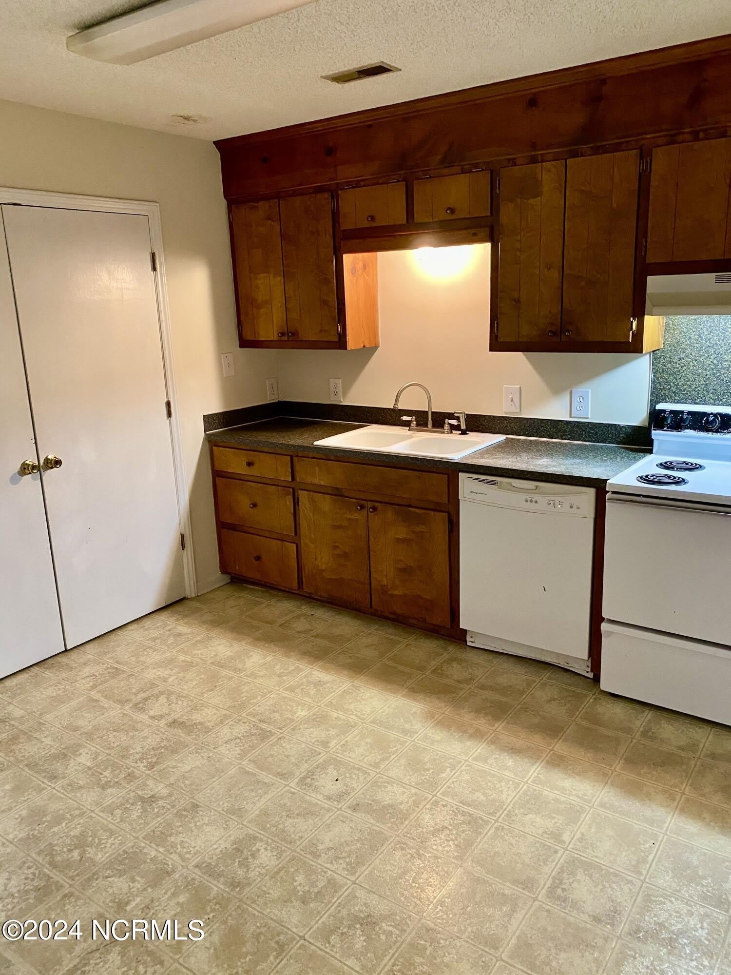 770 Third Street – photo 3