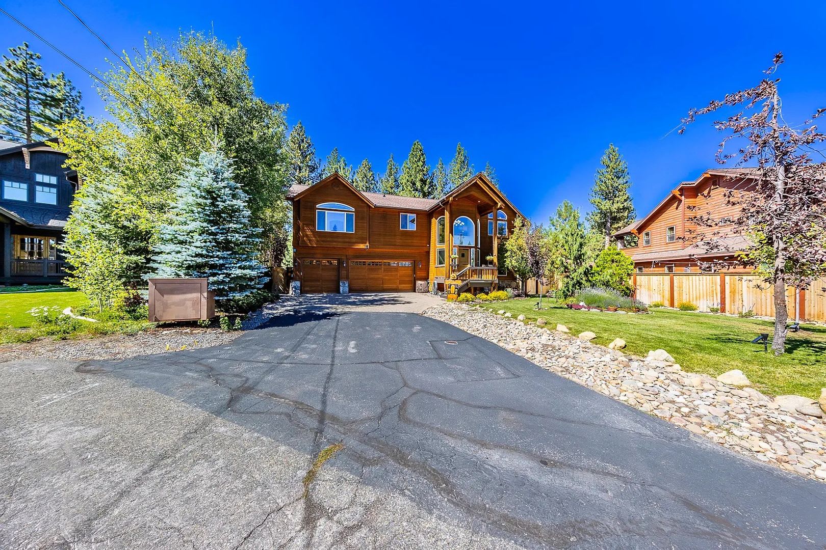 Large Mountain Luxury Home – photo 1