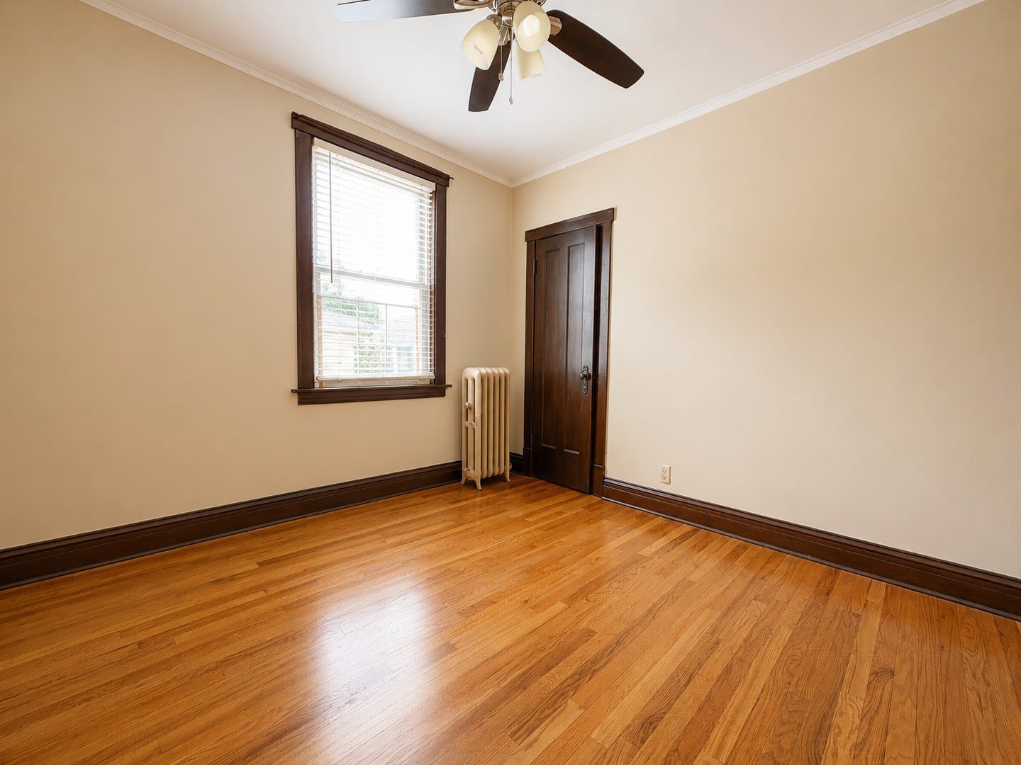 4750 N LOTUS Avenue – photo 3