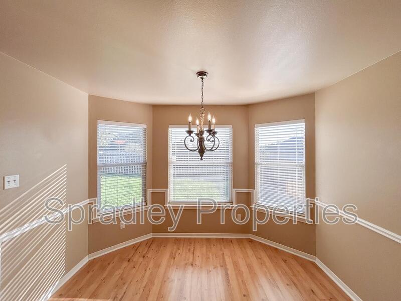 2318 Kingsbury Dr – photo 3