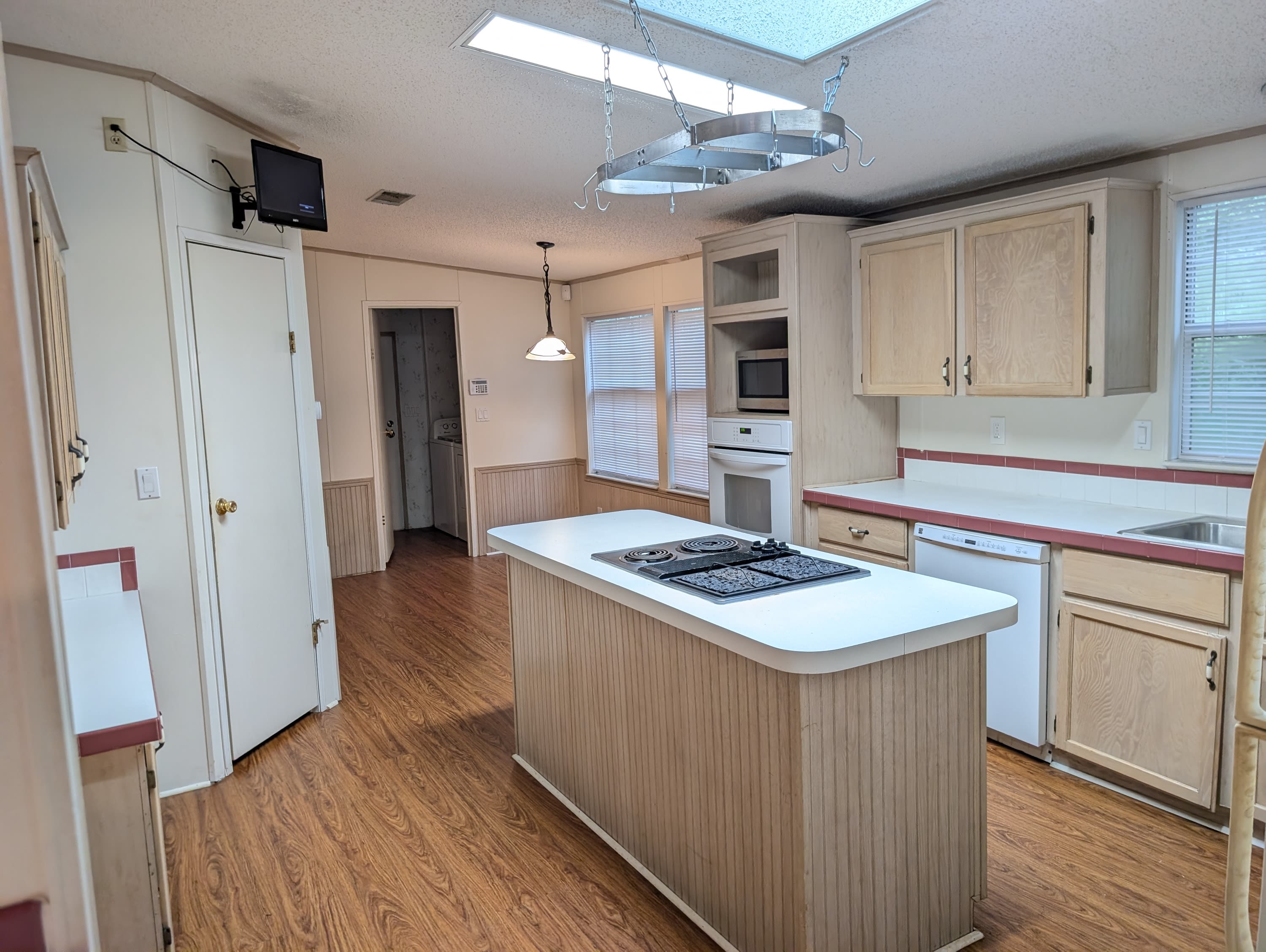 4373 Avalon Blvd – photo 3