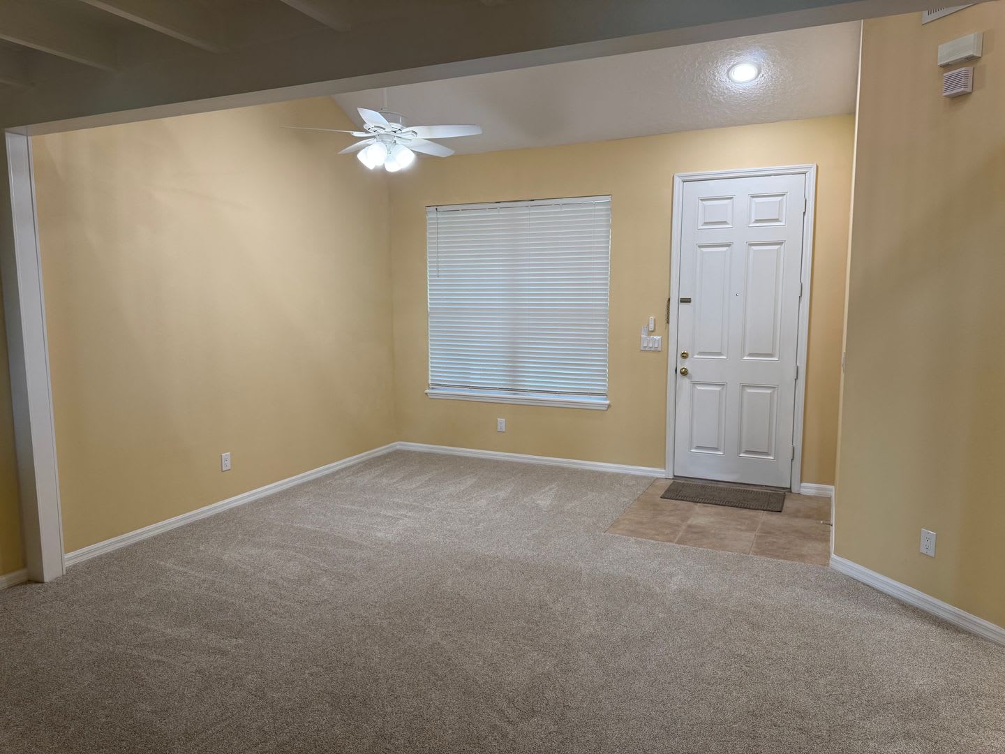 Beautiful Townhome Located In Sorrento Springs – photo 2