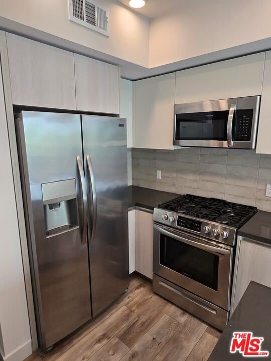 740 S Ridgeley Dr – photo 5