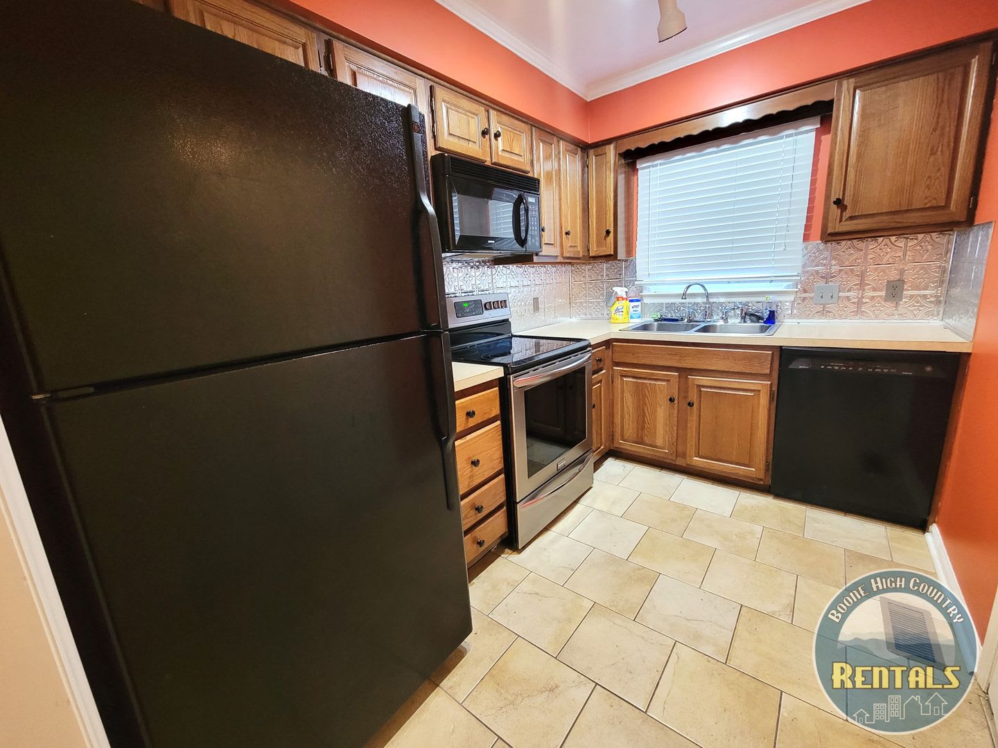 Charming 2BR/1.5BA Townhome Near the Greenway! – photo 2