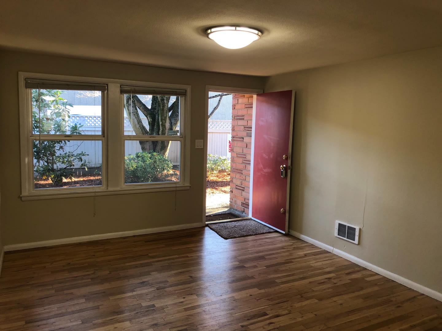 Eastlake Condo – photo 2
