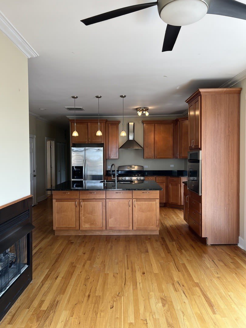 4159 W Fullerton Avenue – photo 2